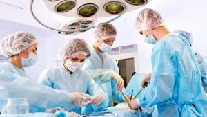 Varios médicos